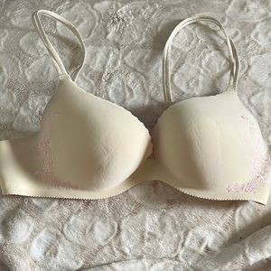 Victoria Secret Secret Embrace Push Up Bra